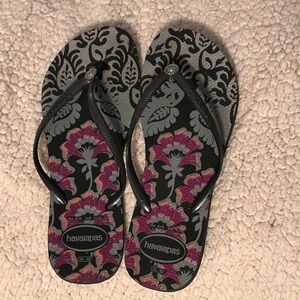 Havaianas Black and Pink Sandals with Floral Design
